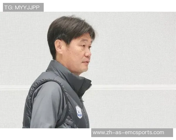 国足帅位60人争抢！对折为西班牙教练，3名中方进面，李霄鹏李国旭筛选